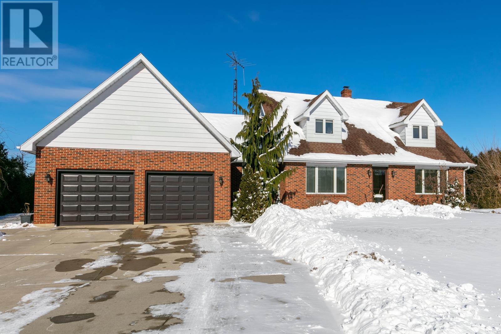 915 Mersea Rd 4, Leamington Home For Sale!